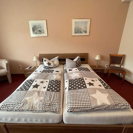 Hotel Zur Mosel Minheim Esterno foto