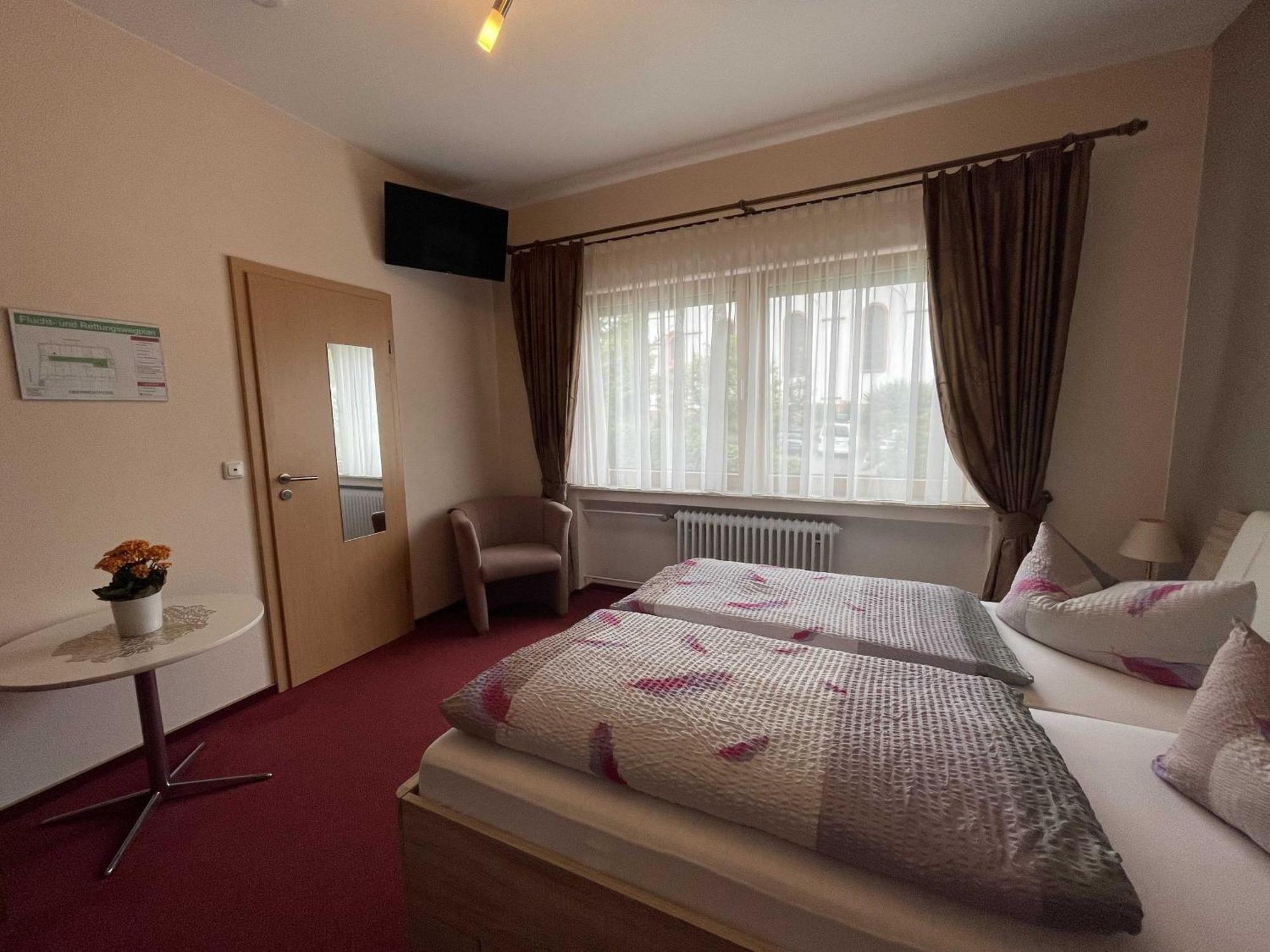 Hotel Zur Mosel Minheim Esterno foto