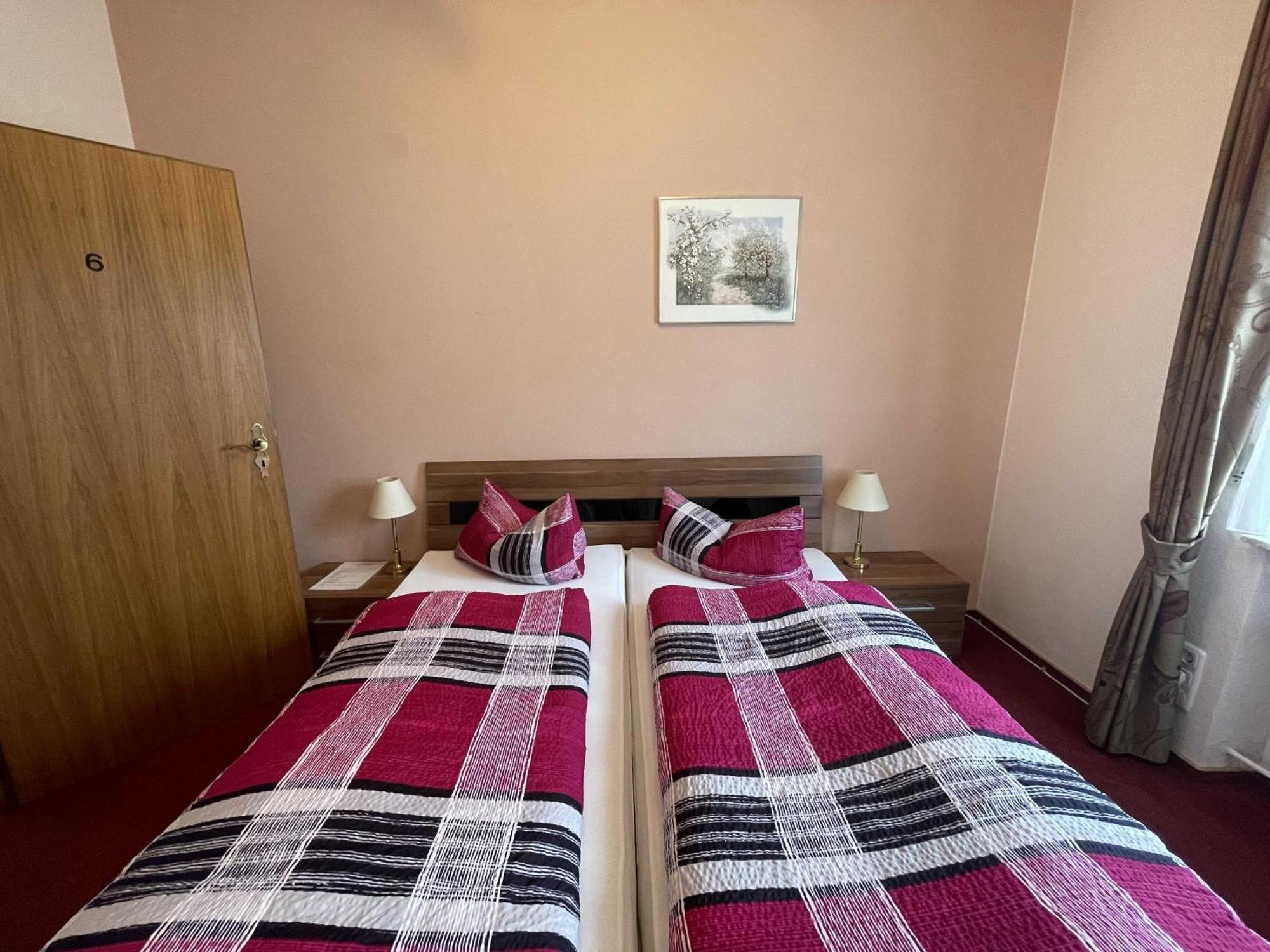 Hotel Zur Mosel Minheim Esterno foto